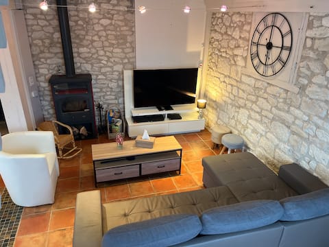 Near Montcuq, House with garden and pool