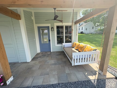 Lady on the Lake Cottage 6 - Shower Only