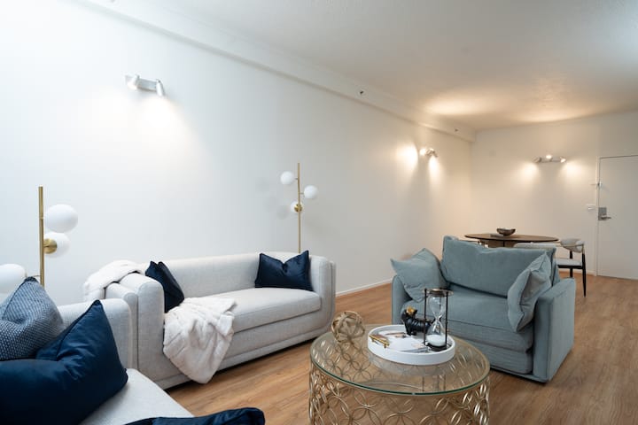 Prime Flinders St Location: Spacious 2br Apartment - Melbourne