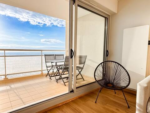 Popular Airbnb listing: Terrace facing the sea, private parking, beach access, Wi-Fi in Saint Gilles Croix De Vie