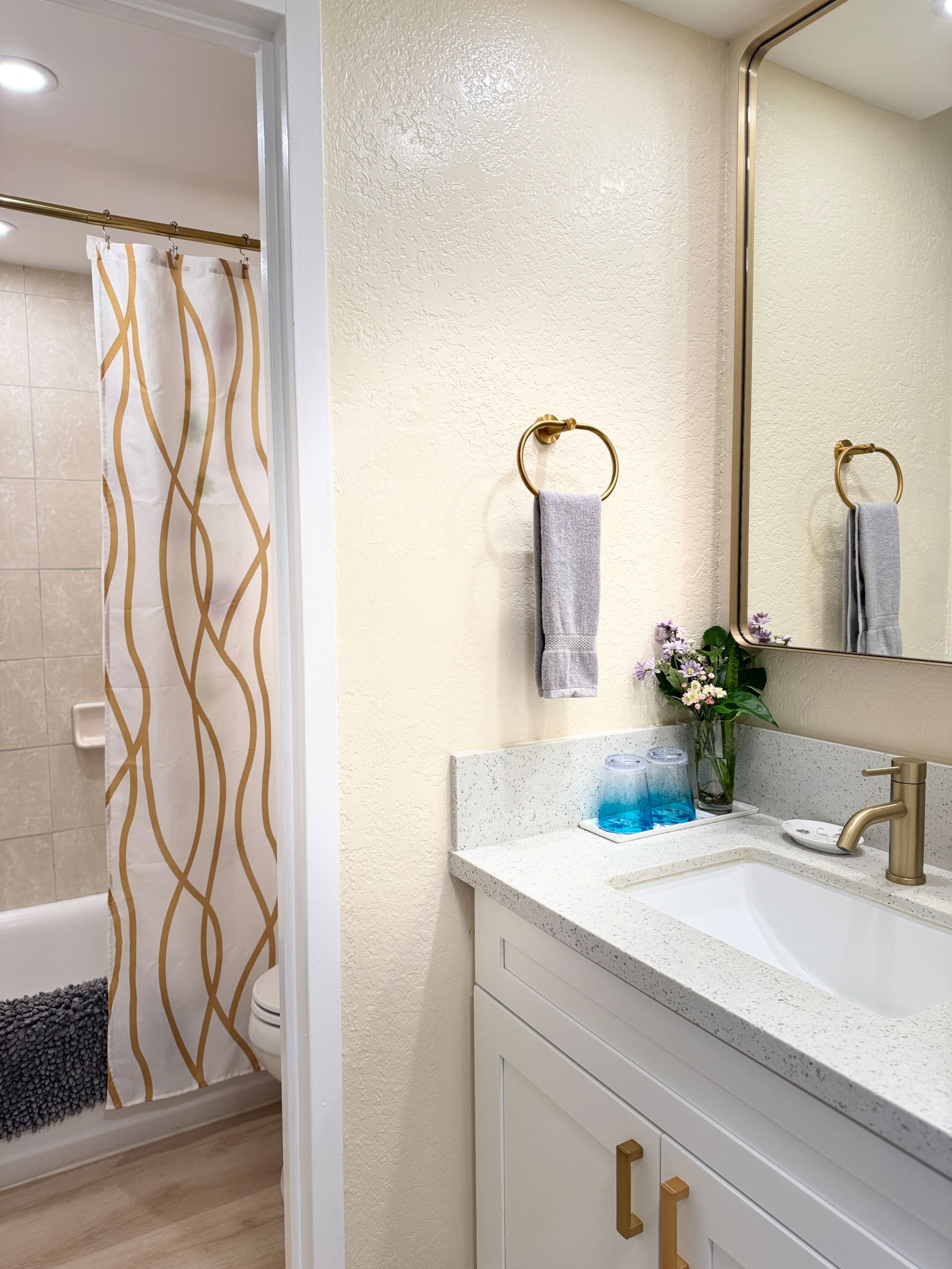 12*Waikiki Cozy Ocean View Condo Parking Available - Image 10