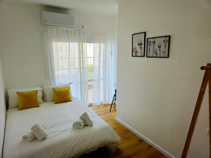 Raspored spavanja:
- Bračni krevet