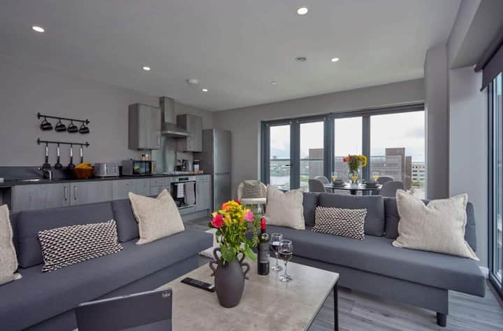 Central Monarch Quay Apartment | Perfect For 8 - Liverpool