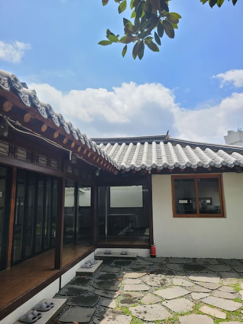 [Hanok Private House] Gwangju Staydaan | Pet-Friendly | Use the entire space alone! Discount for con