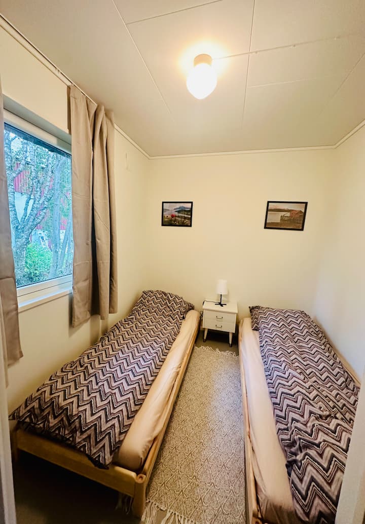 80 სმ ‑ იანი 2 საწოლი. Ასევე, შესაძლებელია დიდ საწოლში გაერთიანება ☺️