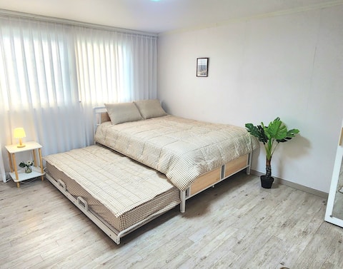 [Daon Stey] # Gyeongseongdae. 5-minute walk from Pukyong University Station, # A total of 9 people in a quiet accommodation # Gwangalli 15 minutes on foot