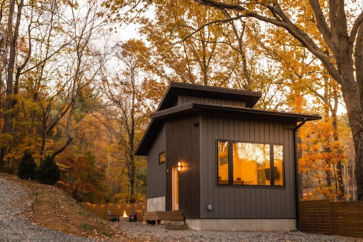 Romantic Couples Getaway | 4 Miles To Dt | Hot Tub - Asheville, NC