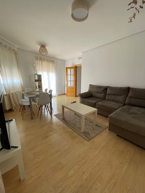 Anuncio de Airbnb popular: 3 Bedroom Penthouse + Terrace en Albacete