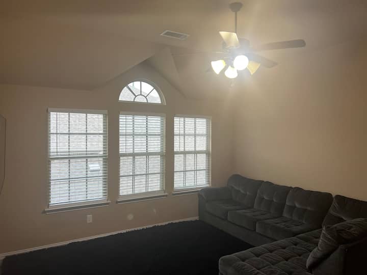 Welcome To The Golden Hour Retreat - Mansfield, TX