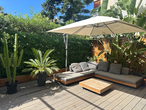 Apartment with garden 50 m from the beaches and restaurants