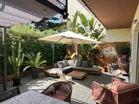 Apartment with garden 50 m from the beaches and restaurants