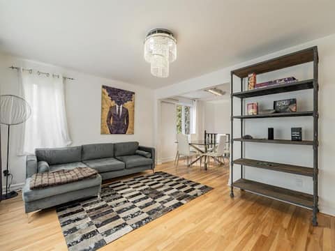 Beautiful Private Artsyhome with Pool & Deck & BBQ
