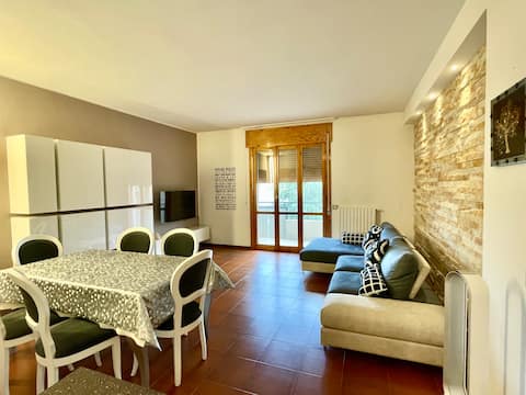 120 sqm available between Park and Center