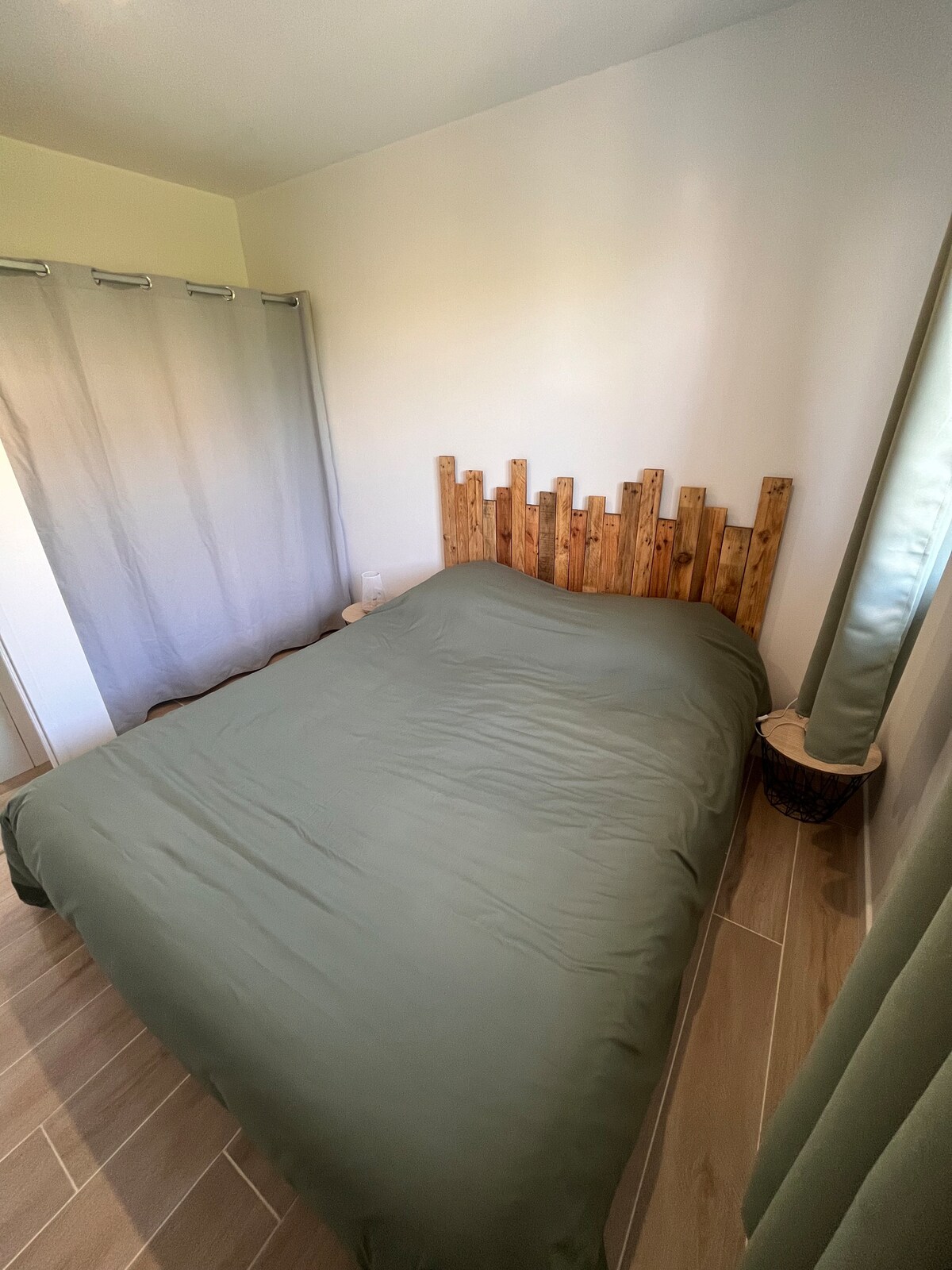 საძინებელი 1