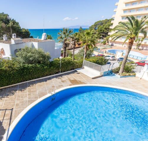 Entire home with 1 bedrooms in Salou - CaLaNu Cap Salou, apartment by the sea