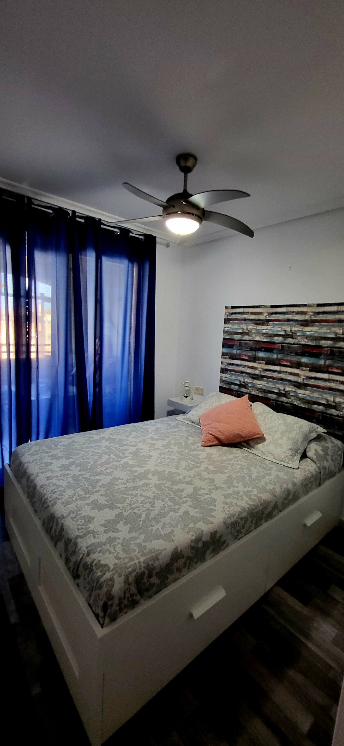 Se Alquila 1 Habitacion 1°Línea playa. solo chicas Apartments for