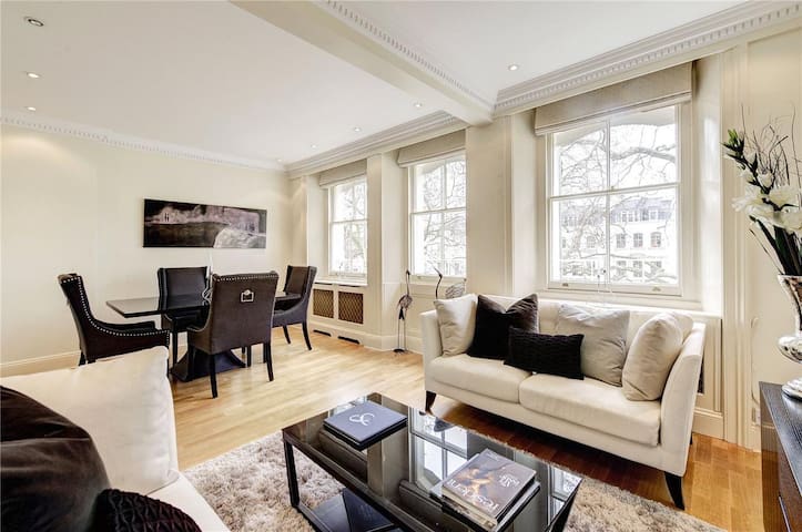 Rutlandgate near Harrods gallery image 4