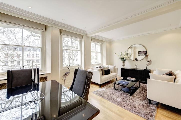 Rutlandgate near Harrods gallery image 3