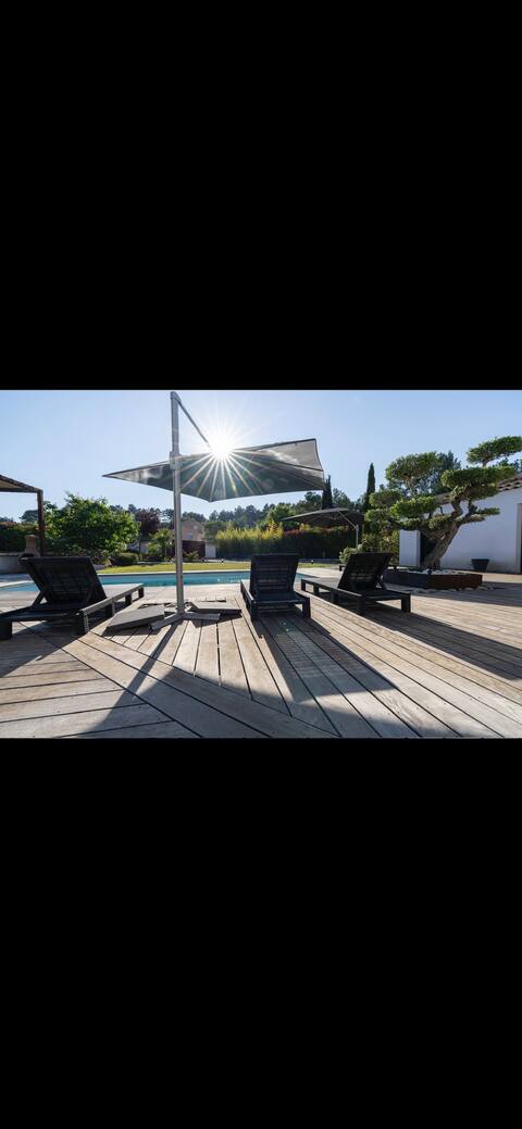 Modern villa in the heart of Provence
