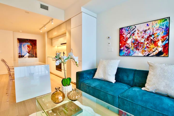 28th floor Penthouse Gym & Pool