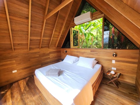 Successful Airbnb property: Beautiful Villa with a mini-pool surrounded by nature. in Sopetrán