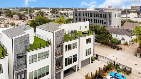 Newly Constructed Winsome Village (B)Galleria Area