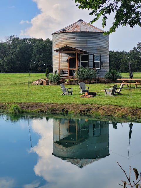 Beautiful Grain Bin Cabin, Highland Cows, firepit