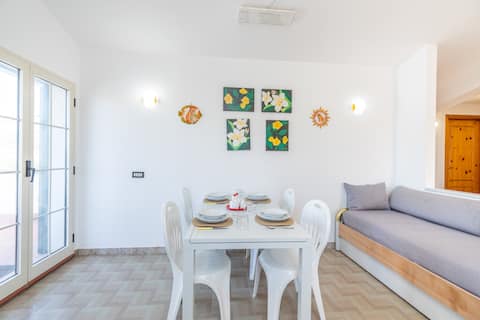 Annuncio Airbnb popolare: Prestigious villa with exclusive private pool a Campofelice Di Roccella