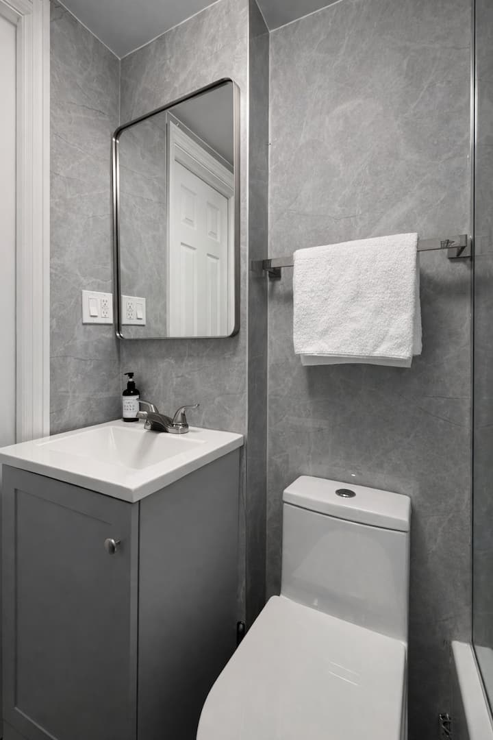 Bay Ridge Beauty: Perfect Studio For Travelers - Brooklyn, NY