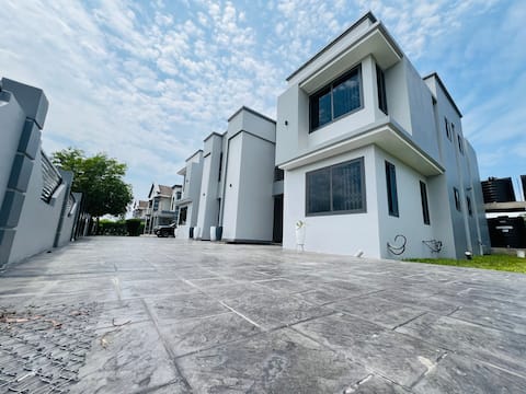 Gated 2 bedroom luxury apt