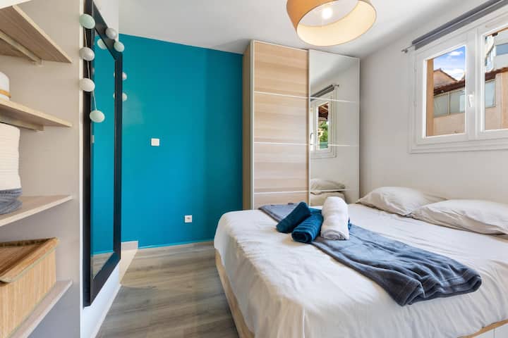 غرفة نوم مزدوجة في الطابق الأرضي /جانب الفناء (هادئ جدًا)
يضم سريرًا 140 × 200
مع التخزين والدخول إلى المدخل الرئيسي
