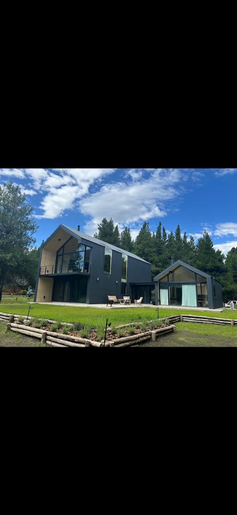 Casa San Martin de Los Andes on Lake Lolog