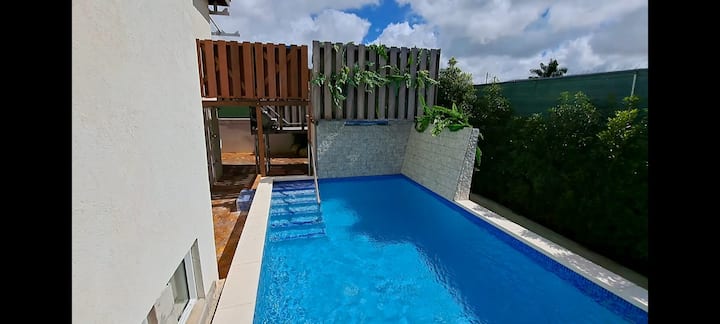 Fun, Relaxation With A Private Pool & Jacuzzi - Barbados