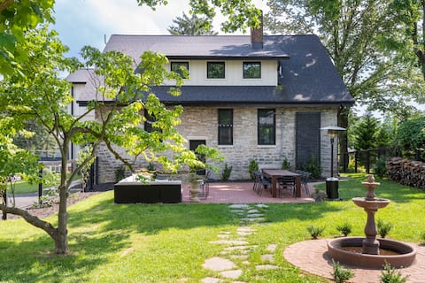 Stone Heritage House- family+ pet friendly