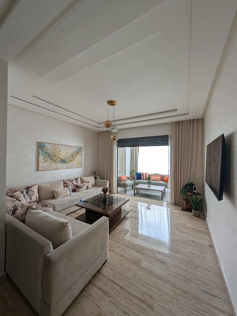 Top Airbnb: Beautiful apartment, pool view, beach 6 min away in Dar Bouazza