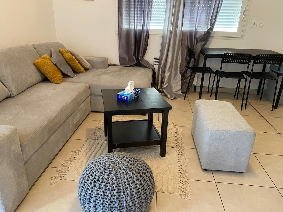 Top performing Airbnb: Nice apartment in Cenon in Cenon