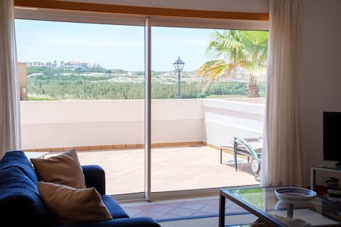 Top performing Airbnb: T2 private terrace, pool, Praia del Rey, Óbidos in Amoreira