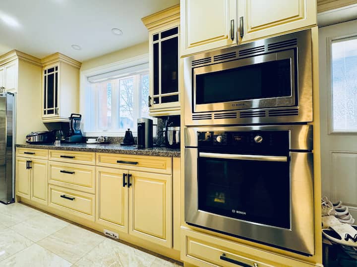 Private Double Room + Shared Pool | Vaughan - Vaughan