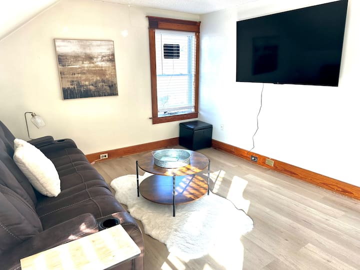 The Penthouse In The Village 2br - Hamburg, NY