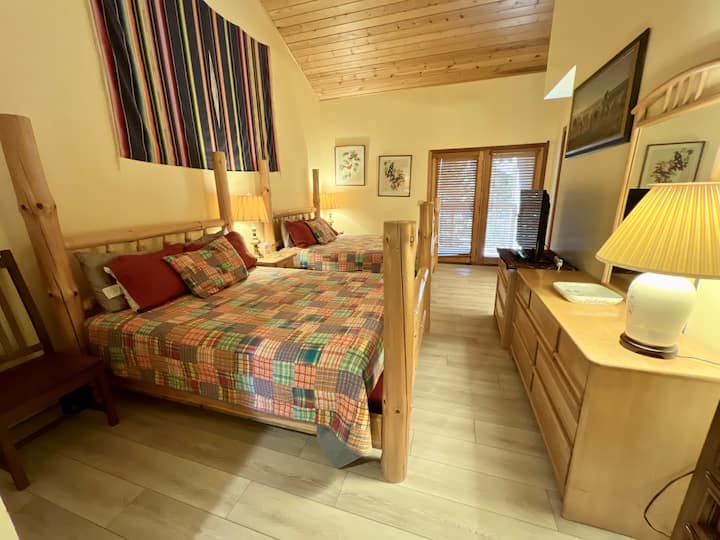 Dhomë gjumi e madhe me dy krevate dopio "queen