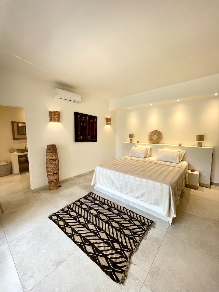 ห้องสวีท #1 พร้อมห้องน้ำ (ห้องสุขาแยกต่างหาก)