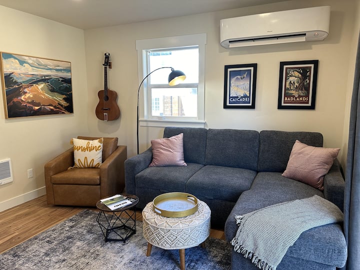 A Stone's Throw | Sunshine Daydream-saltwater Tub - Bend, OR