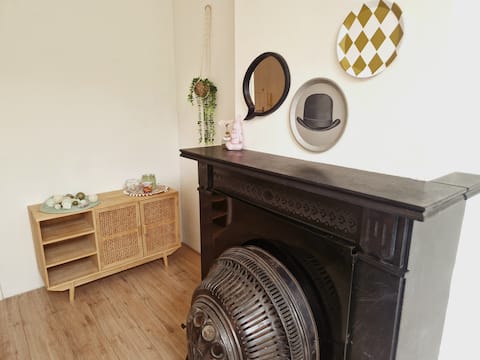 Top performing Airbnb: Slow living Romantic Canal house - city center in Delfshaven