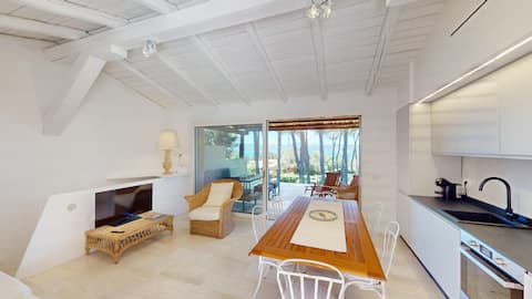 Airbnb con migliori performance: Sea view terrace - Walk to beach - Baia Sardinia a Arzachena