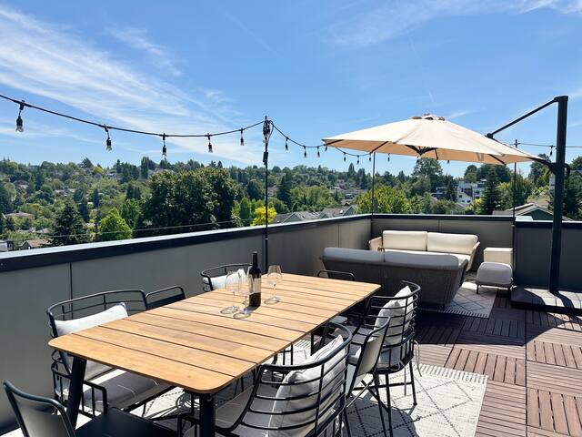 Modern 3B2B near CapHill w Rooftop gallery image 5