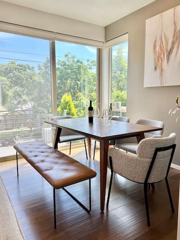 Modern 3B2B near CapHill w Rooftop gallery image 3