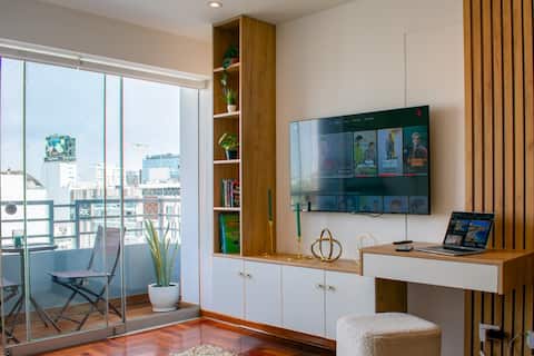 Airbnb con mejor rendimiento: Miraflores, Just Steps from Kennedy Park, with Garage en Lima
