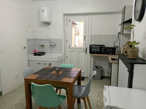 Furnished 2-bedroom, medieval village