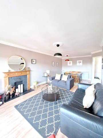 Sunny & Spacious Apt | Heart of Dublin 2