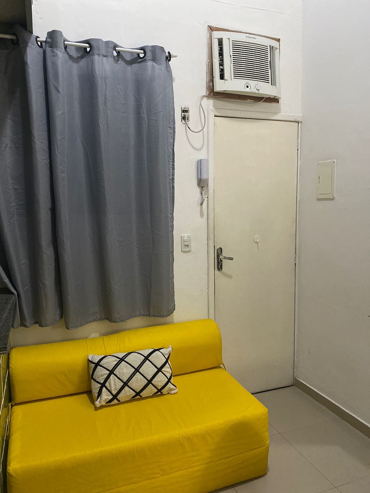 Popular Airbnb listing: Apt, kitchenette and Studio/Loft in Tijuca gated community. in Tijuca